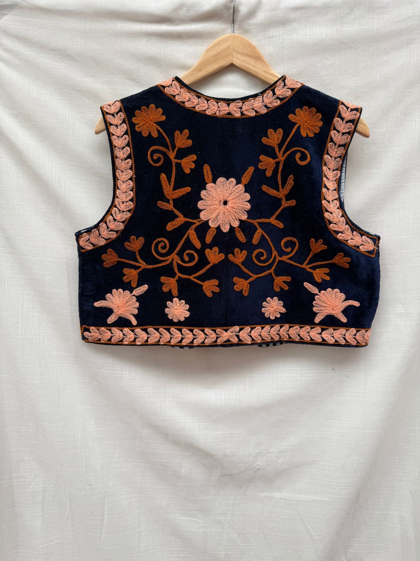 TOUT - Suzani velvet Gilet