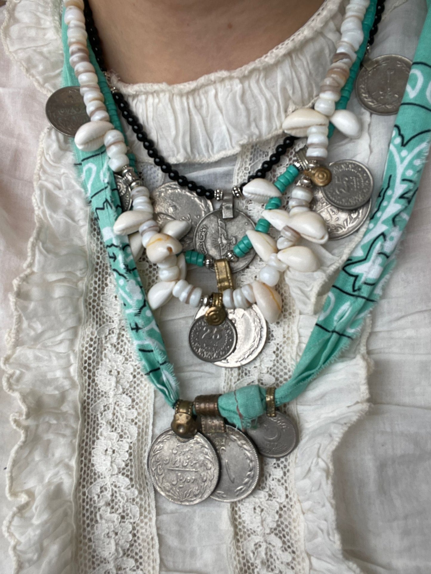Bandanaketting met vintage munt Kyra