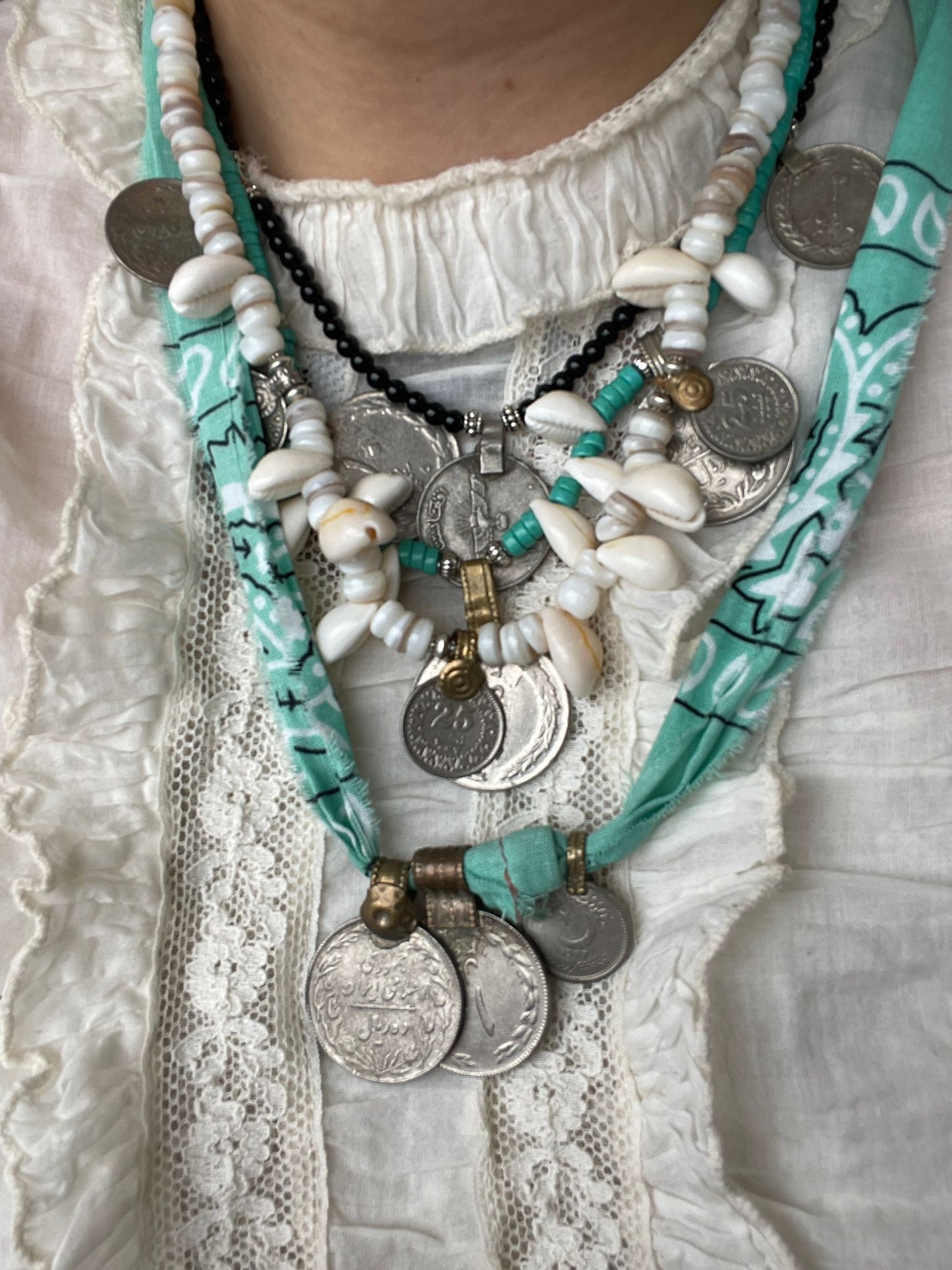 Bandanaketting met vintage munt Kyra
