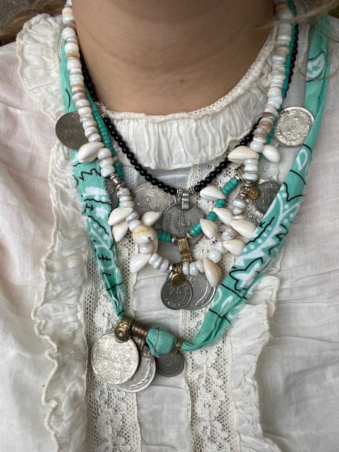 Bandanaketting met vintage munt Kyra