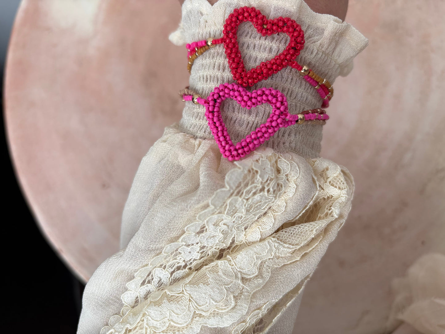 Livia Kralen armband  met hartrood/ roze