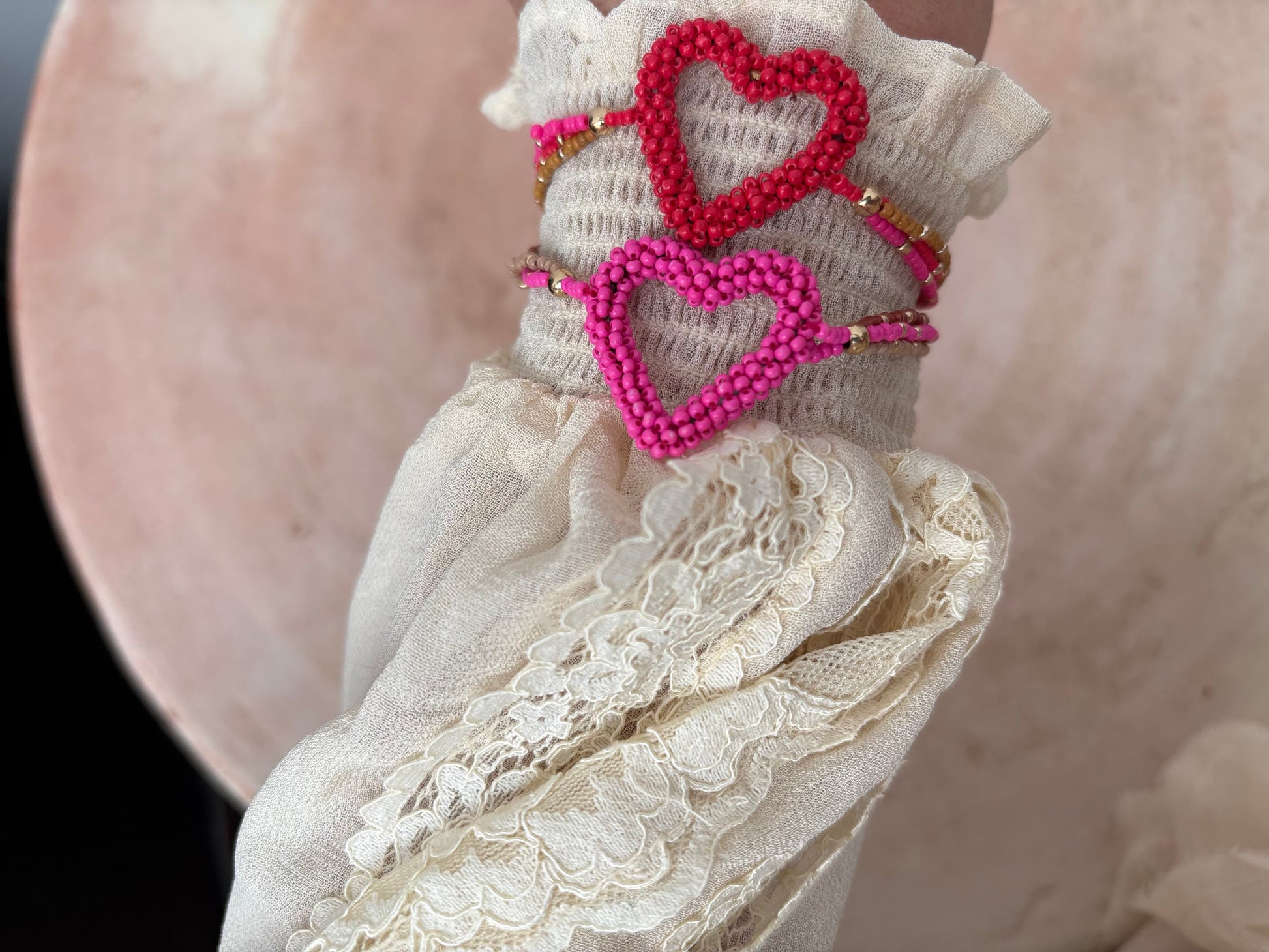 Livia Kralen armband  met hartrood/ roze