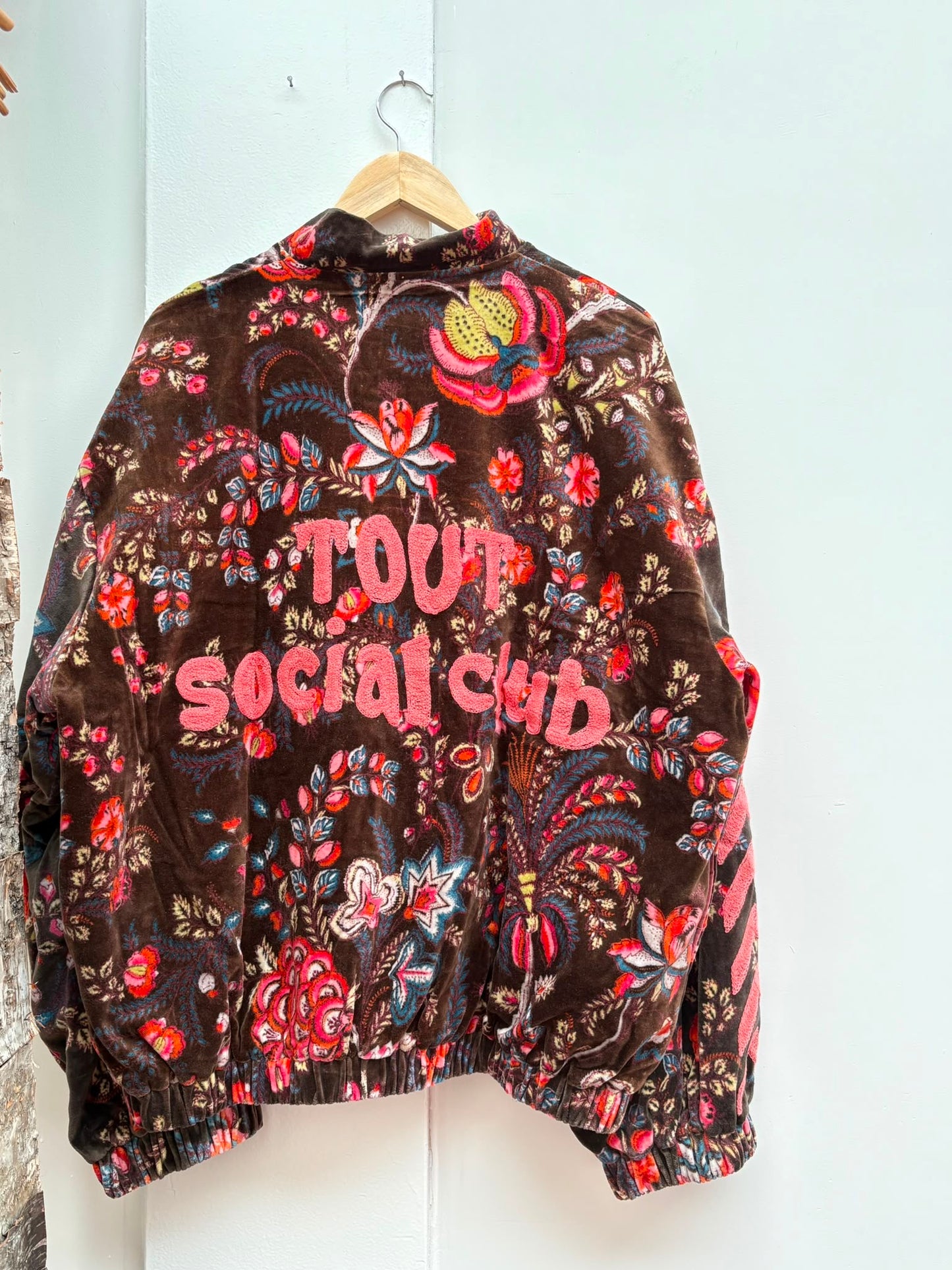 TOUT - Flower Bomber Tout