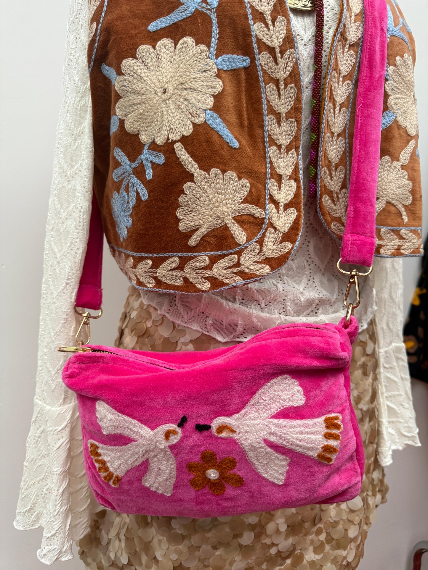 Velvet embroidery "BIRD tout" tas