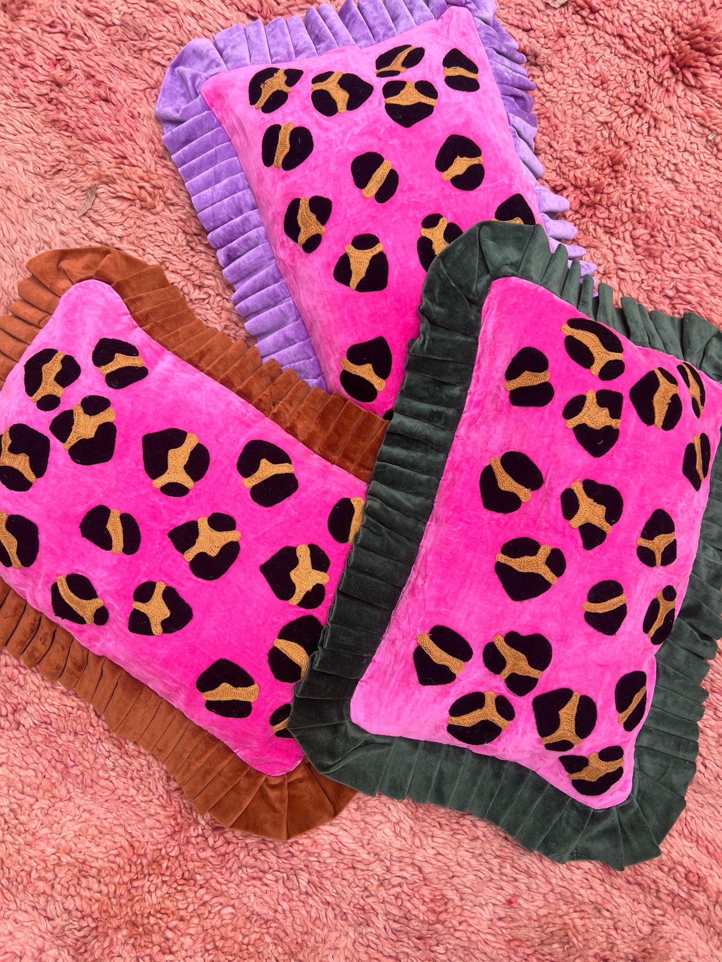 Kussenhoes met suzani borduursel