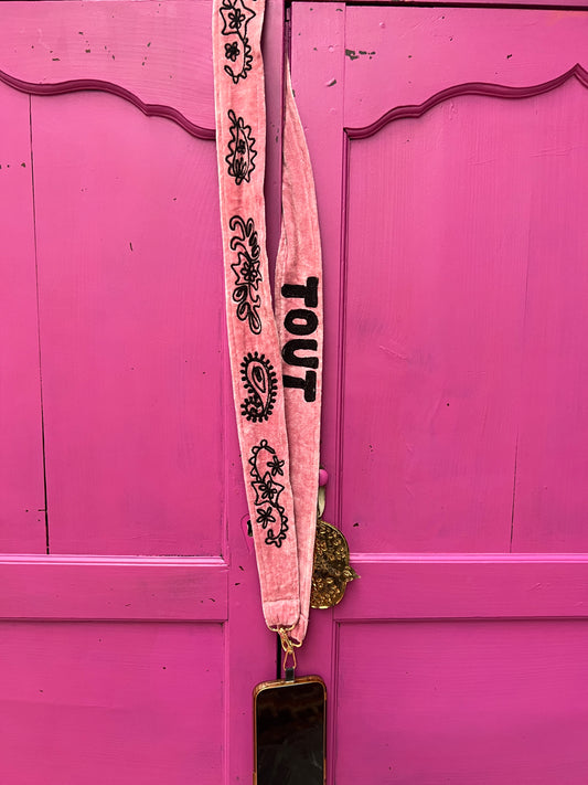 Velvet telefoon/tassenkoord roze