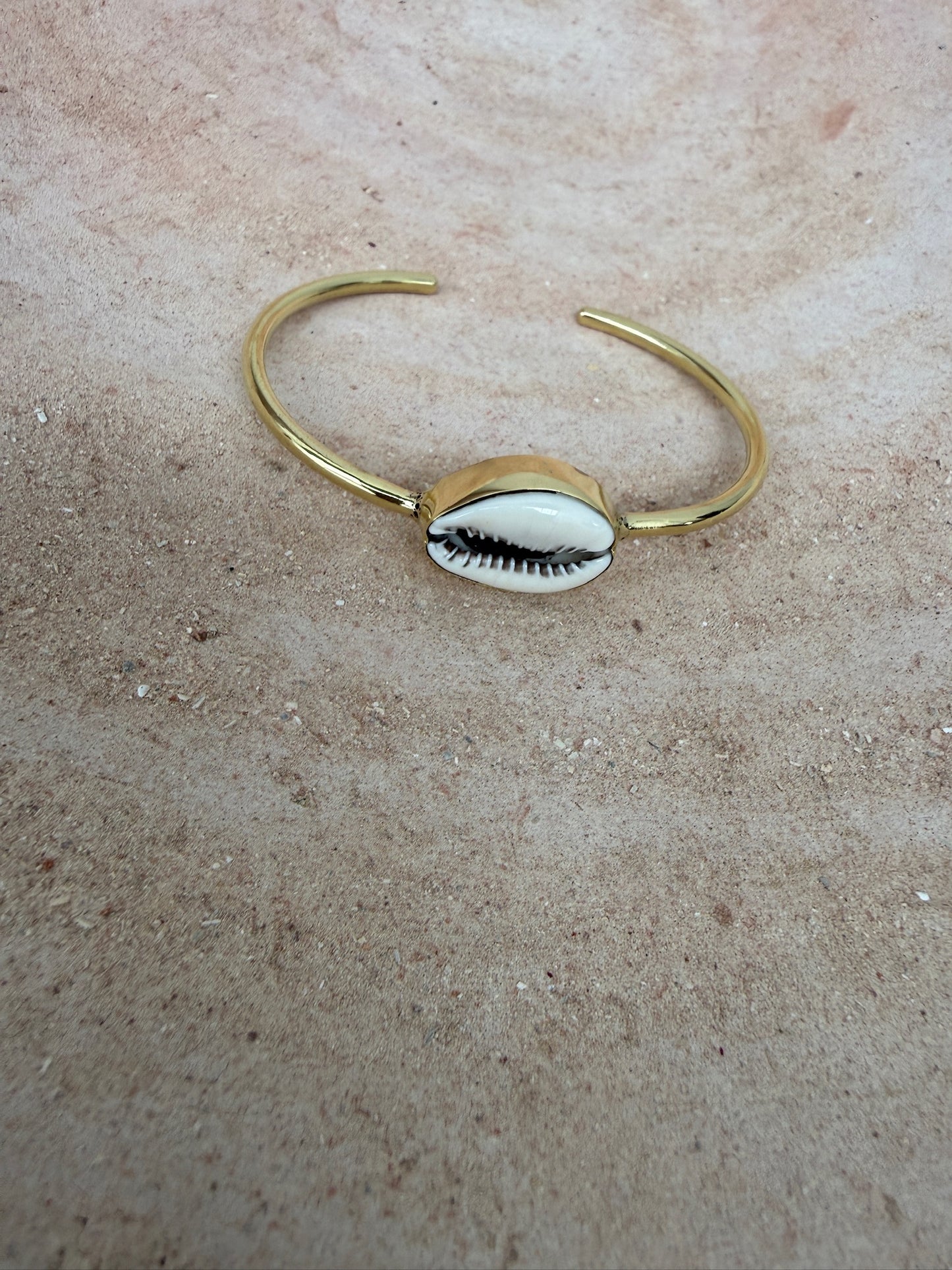 TOUT- Lotte Set van 6 schelpenarmbanden