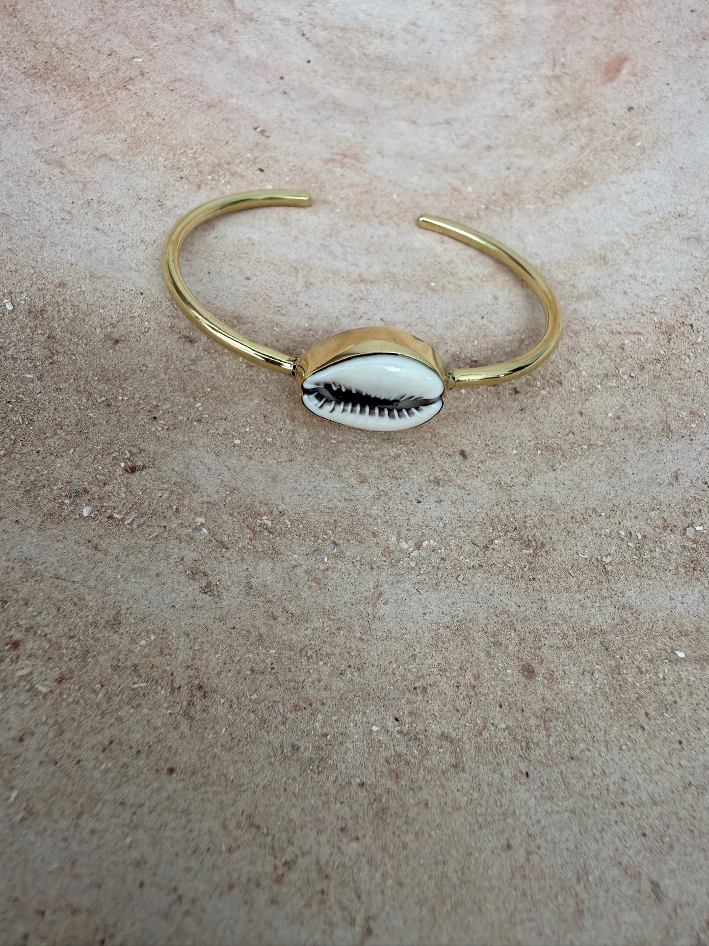 TOUT- Lotte Set van 6 schelpenarmbanden