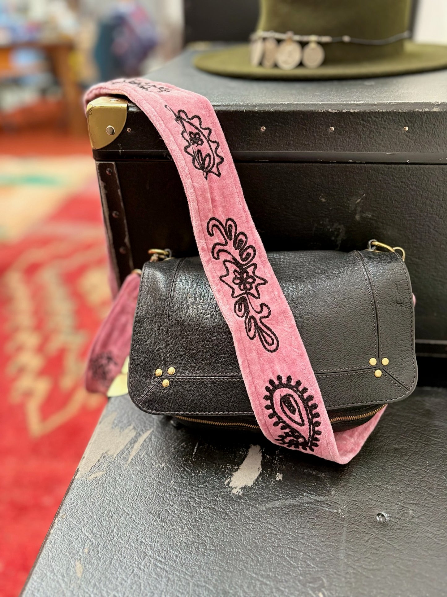 Velvet telefoon/tassenkoord roze