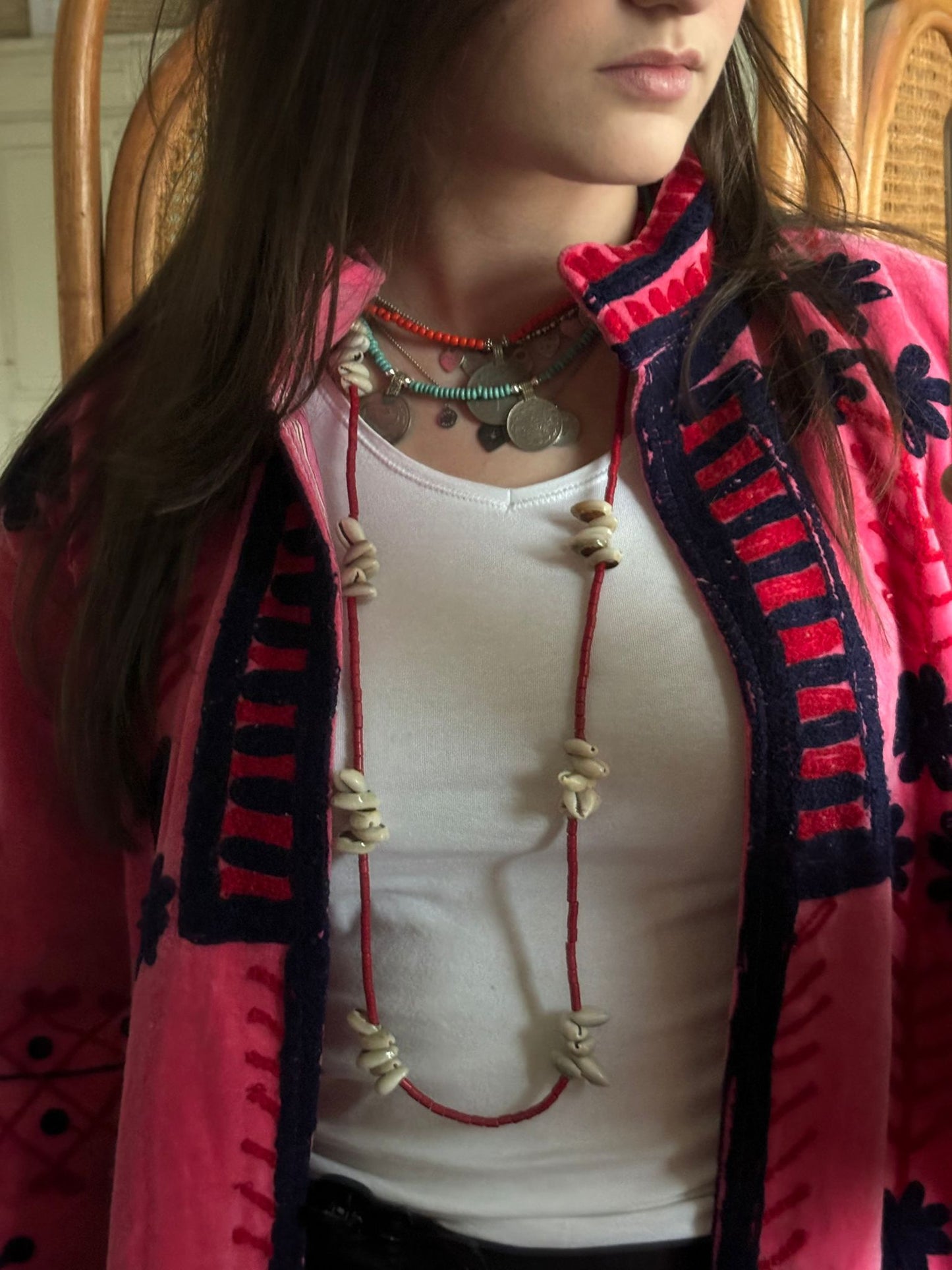Ketting met met oranje howliet en munten
