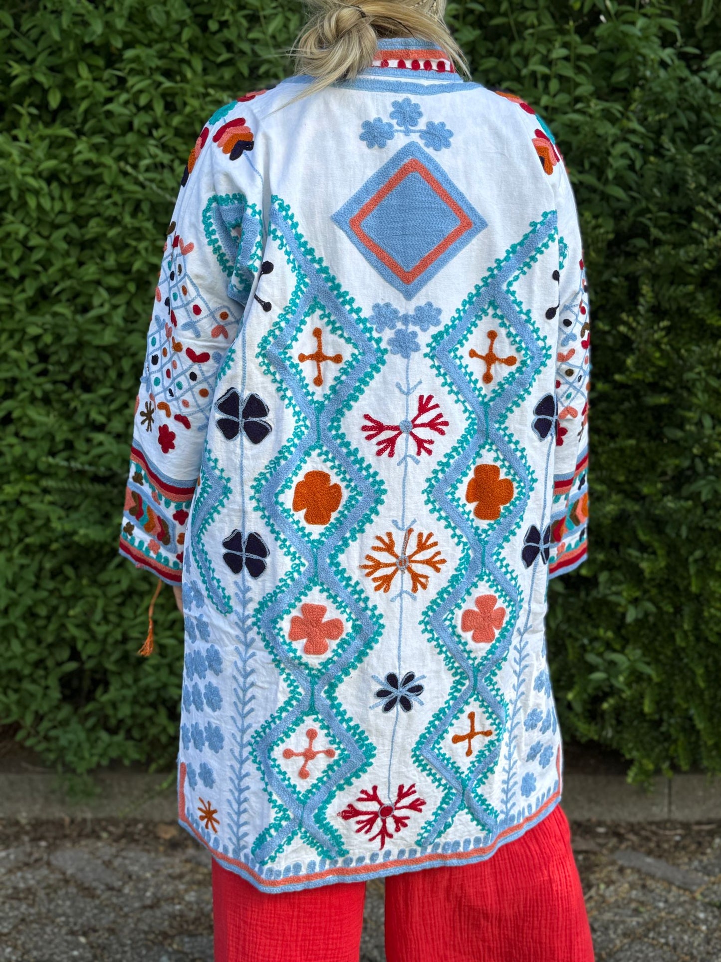 Medium Long cotton embroidery jas white panter