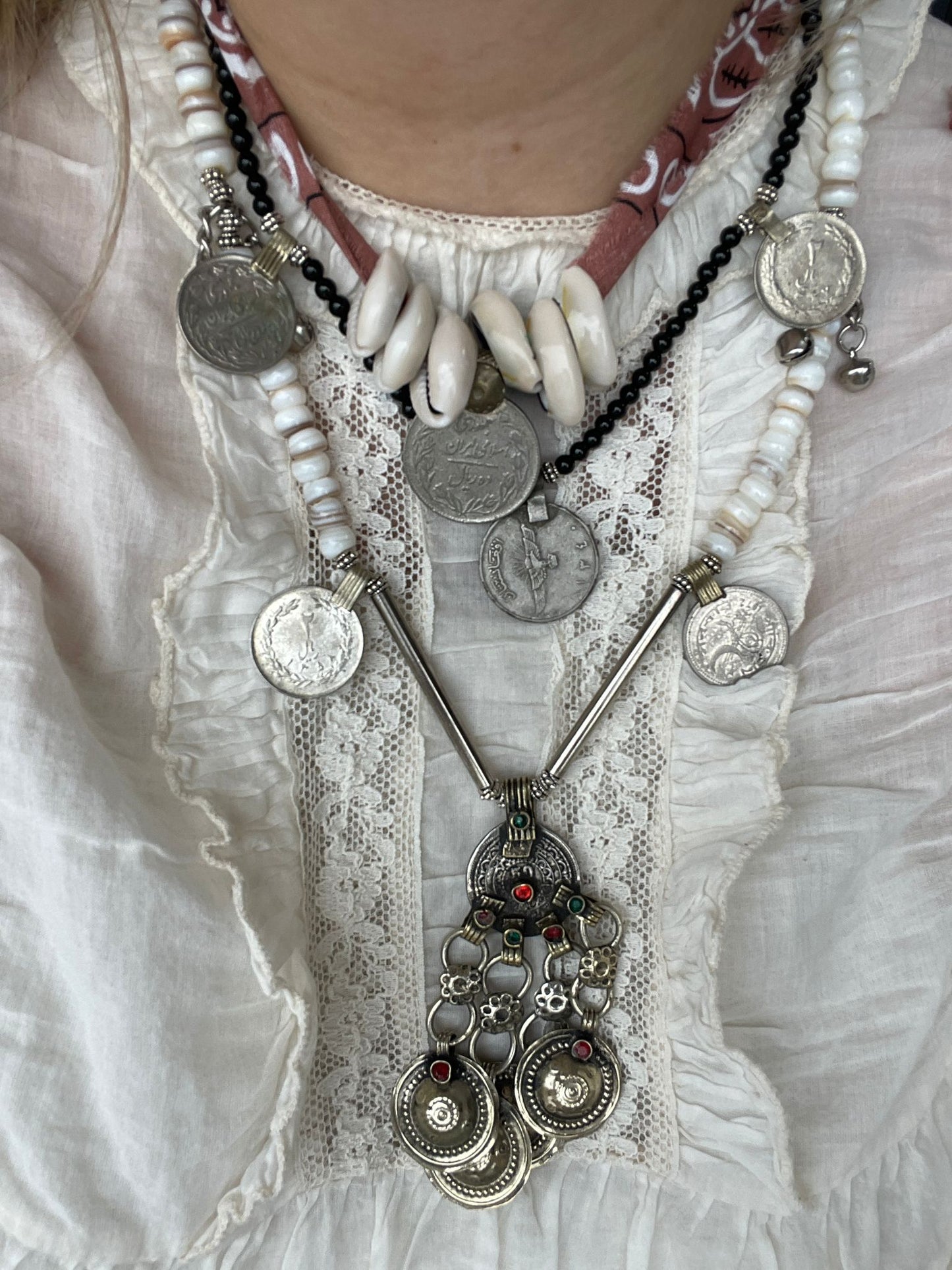 Bandanaketting met vintage munt Kyra