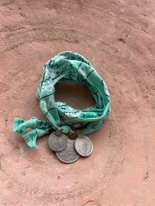 Bandanaketting met vintage munt Kyra