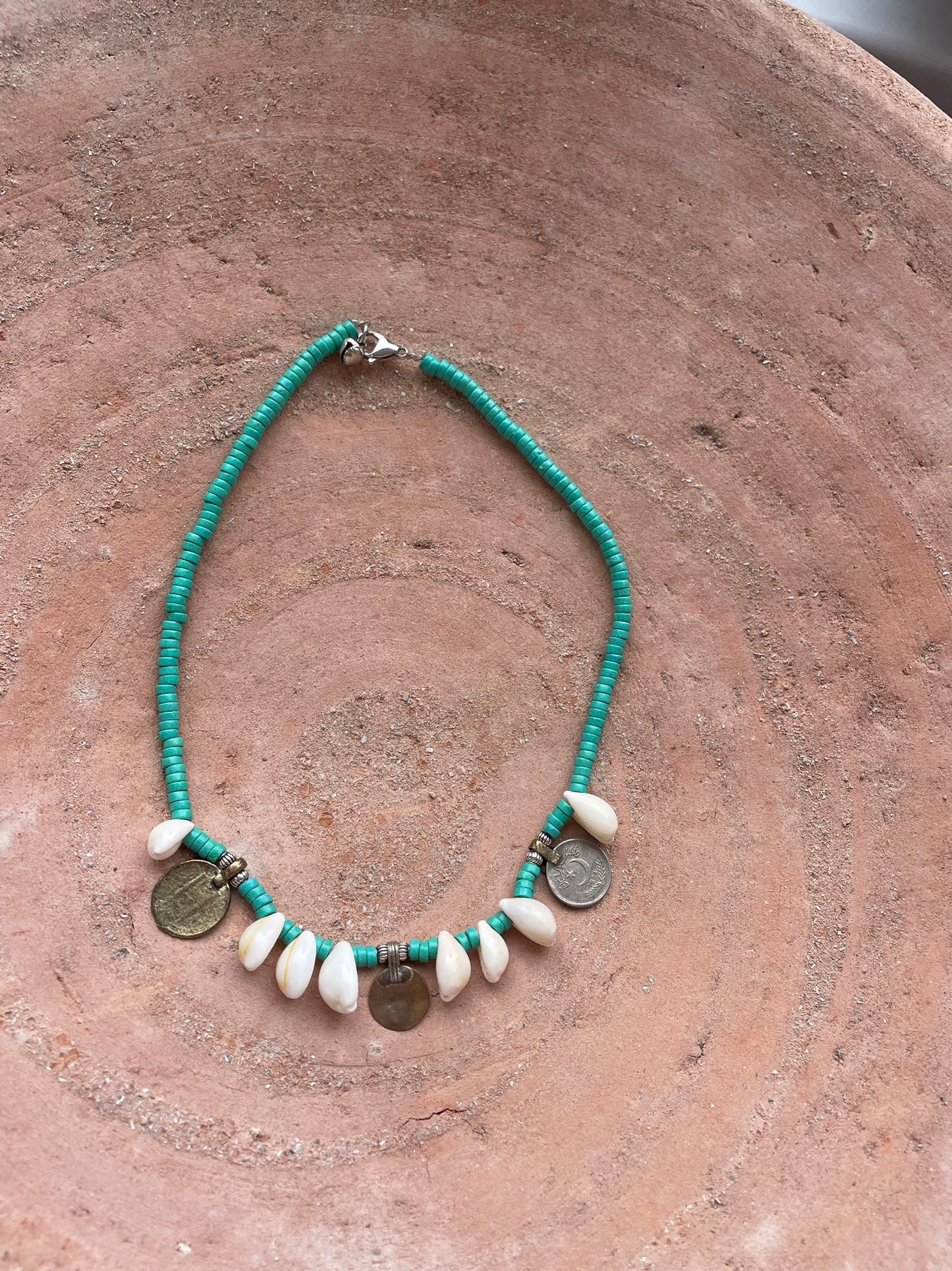 Turquoise ketting vintage munten en schelpen Noe