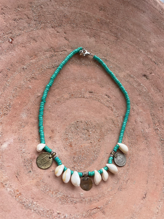 Turquoise ketting vintage munten en schelpen Noe