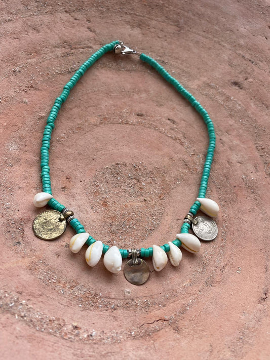 Ketting met turquoise schelpen