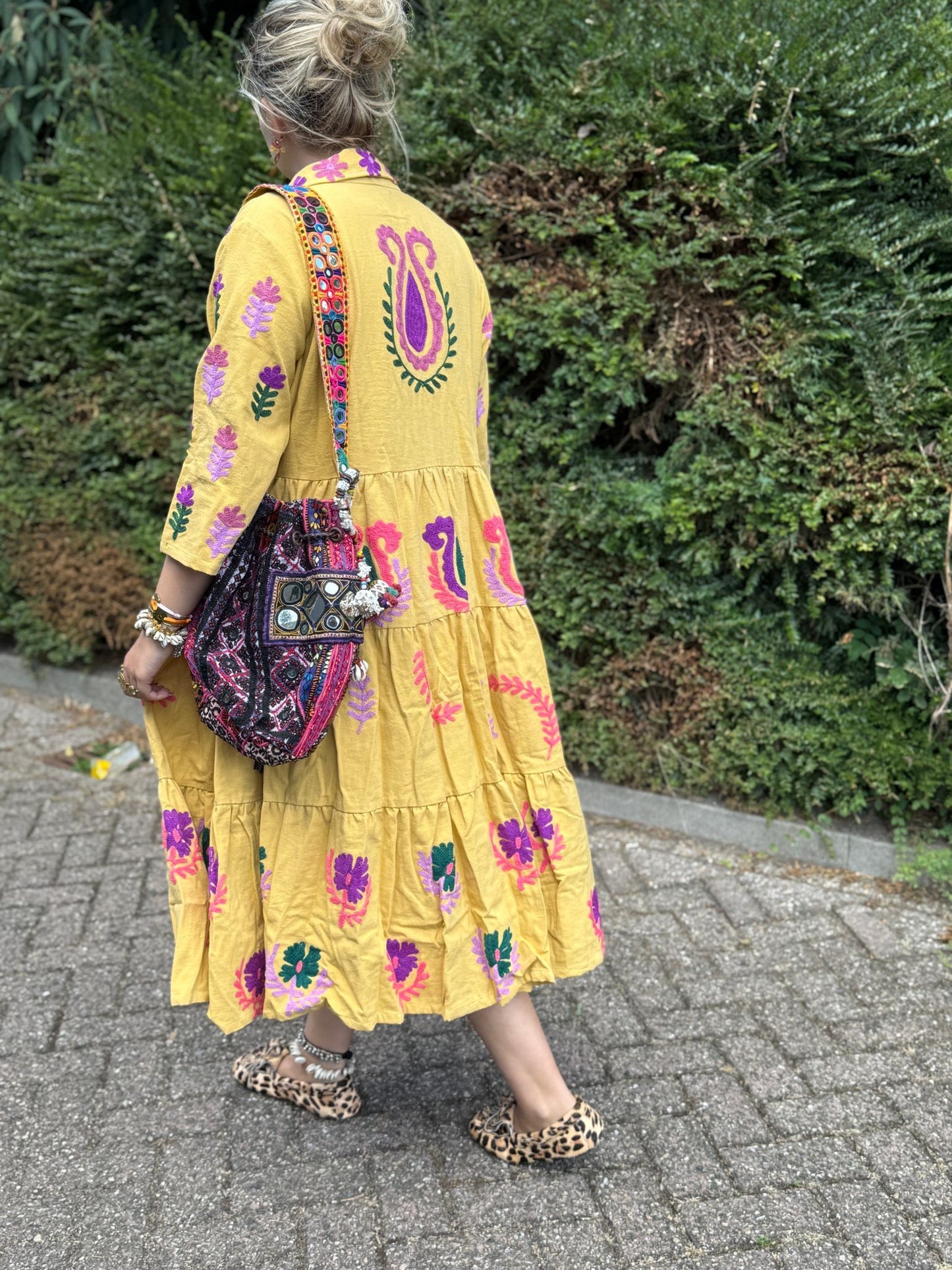 Embroidery jurk yellow