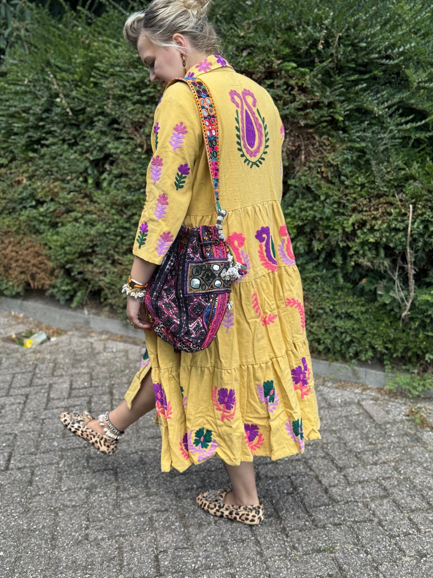 Embroidery jurk yellow
