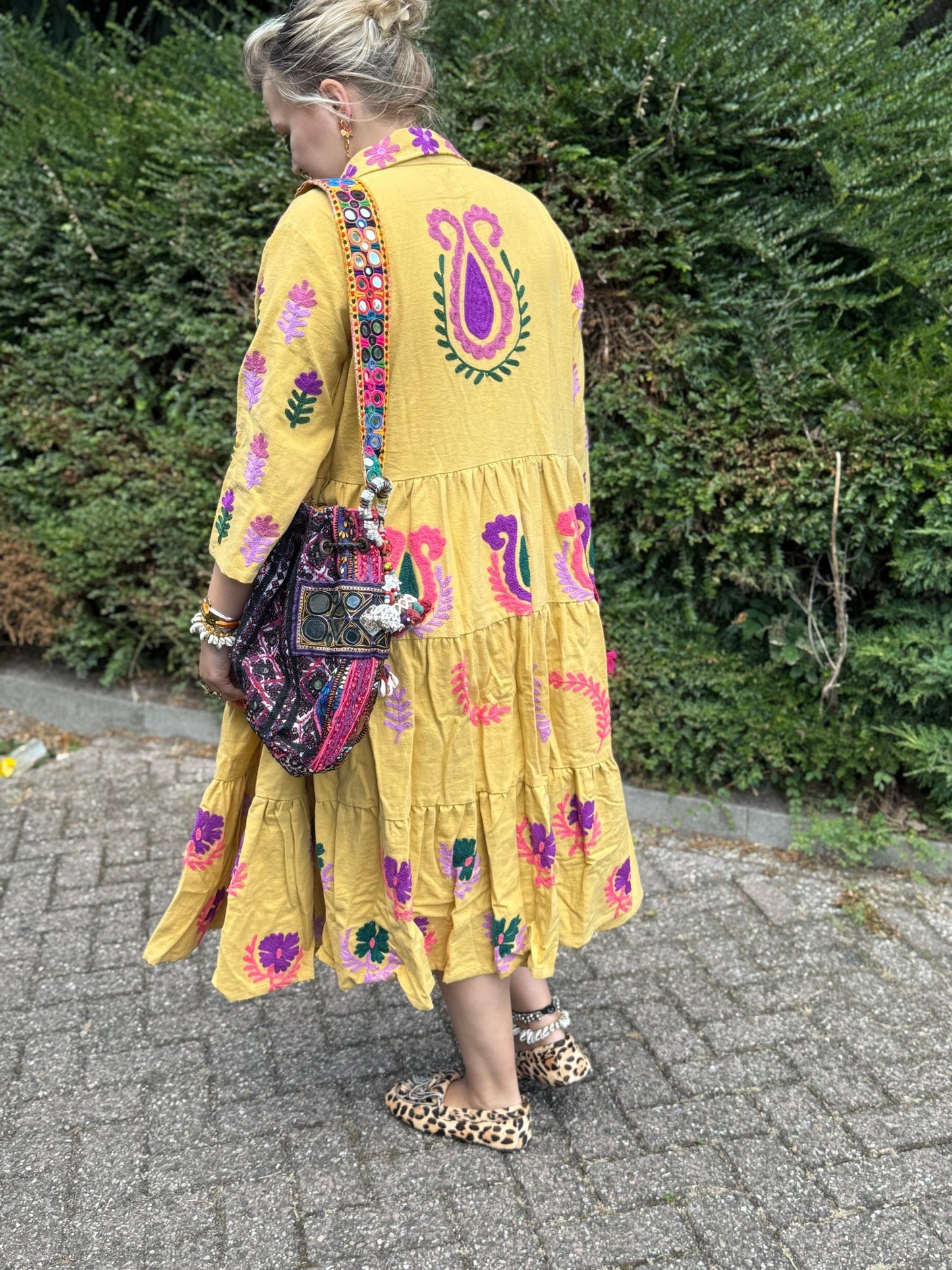 Embroidery jurk yellow