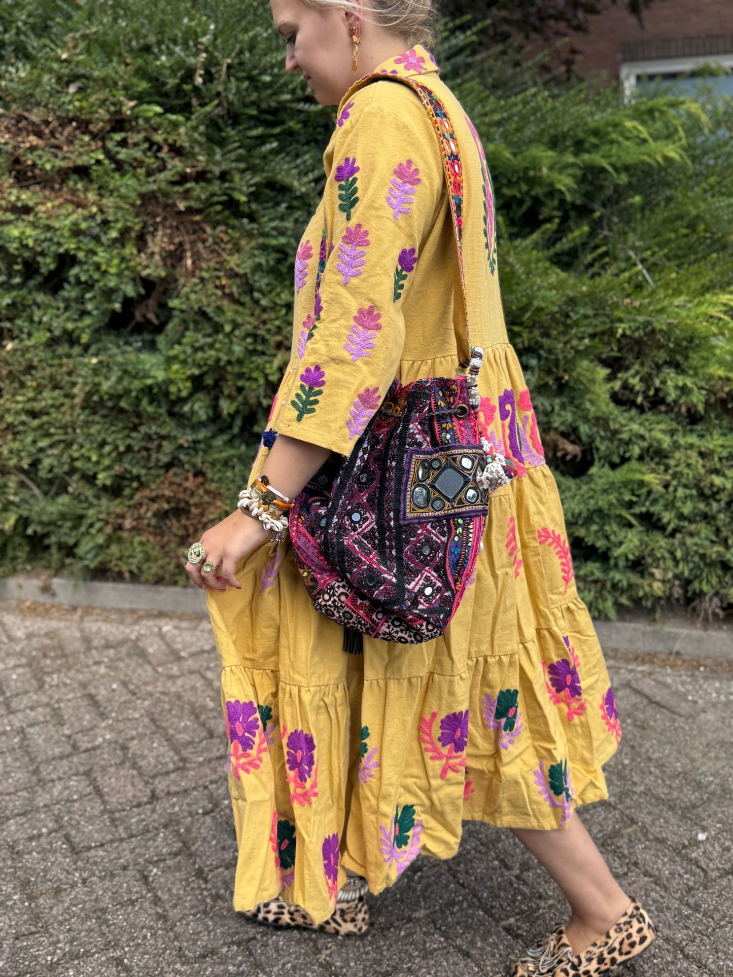 Embroidery jurk yellow