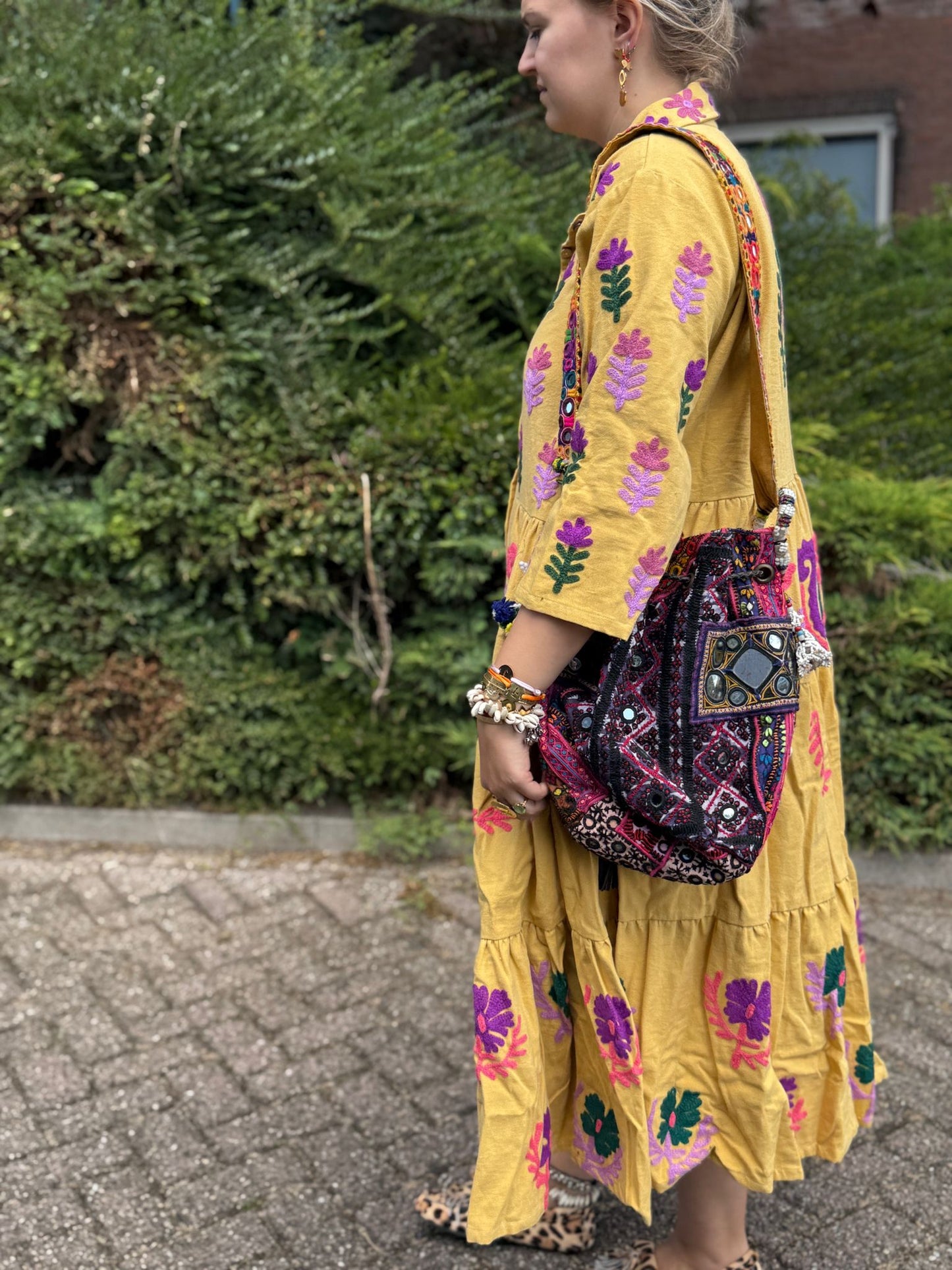 Embroidery jurk yellow