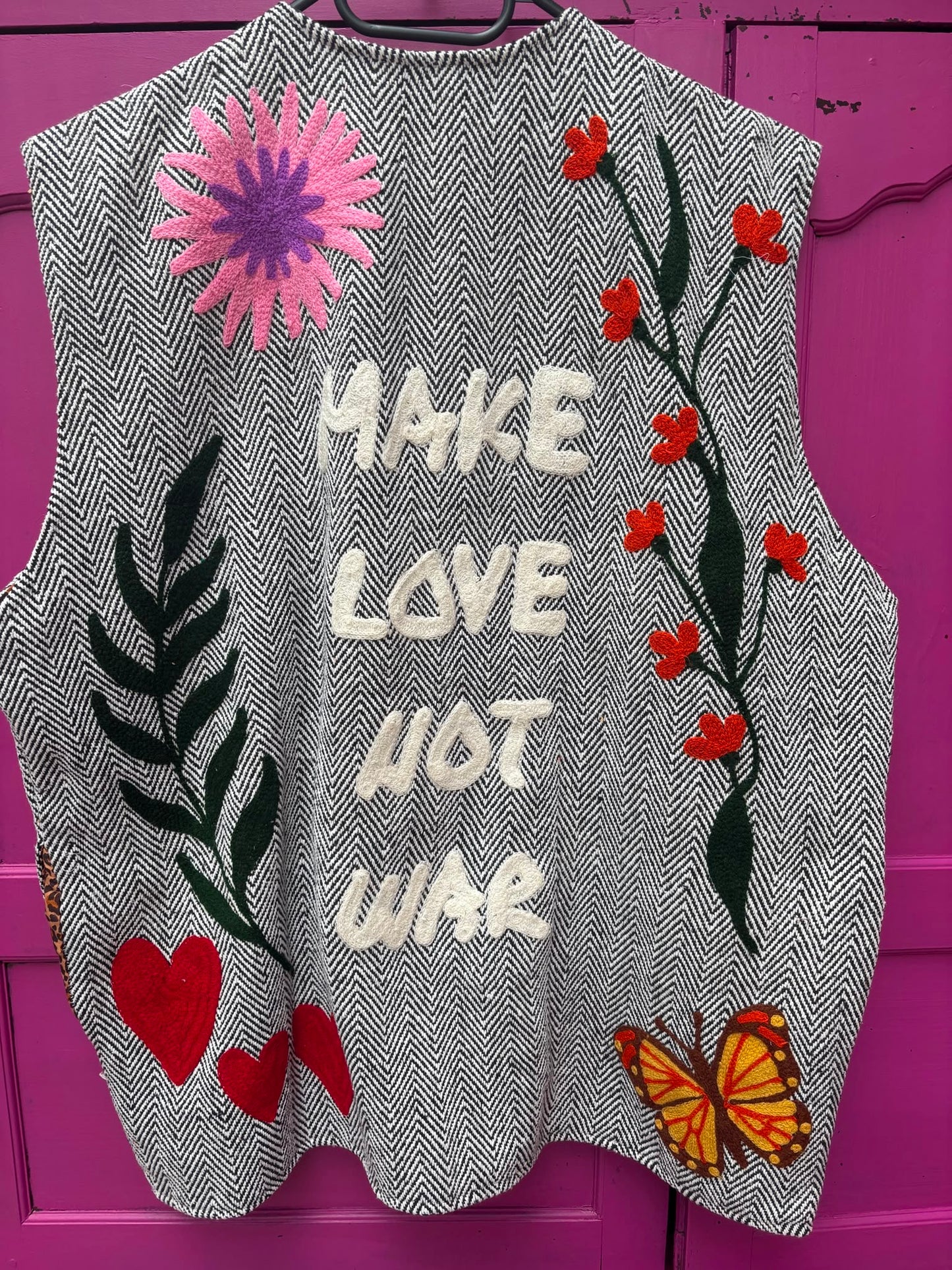 TOUT - Set of 2 Vest Make Love Not War